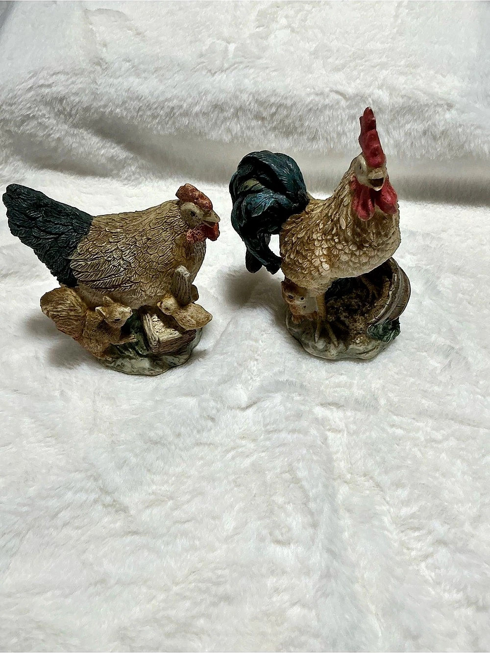 Vintage Style Rooster Hen Chicks Figurines Set of 2 Farmhouse Country Decor